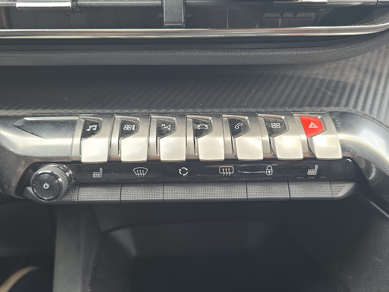 Peugeot 5008 1.2 PureTech 130 Allure Pack *Rückfahrkamera — photo 13