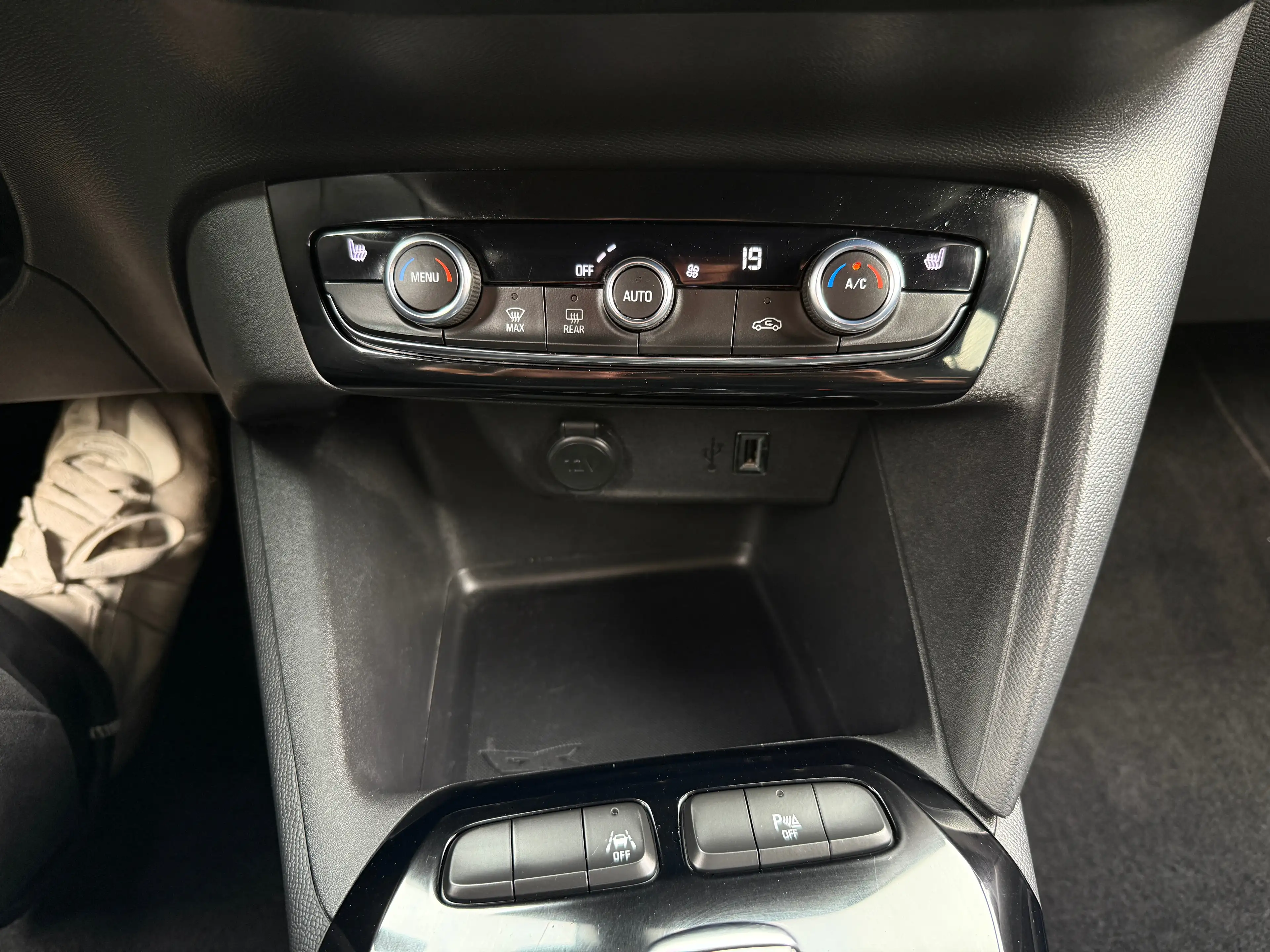 Opel Corsa-e *1. Hand*TÜV+ Insp Neu*PDC*SHZ* — photo 13