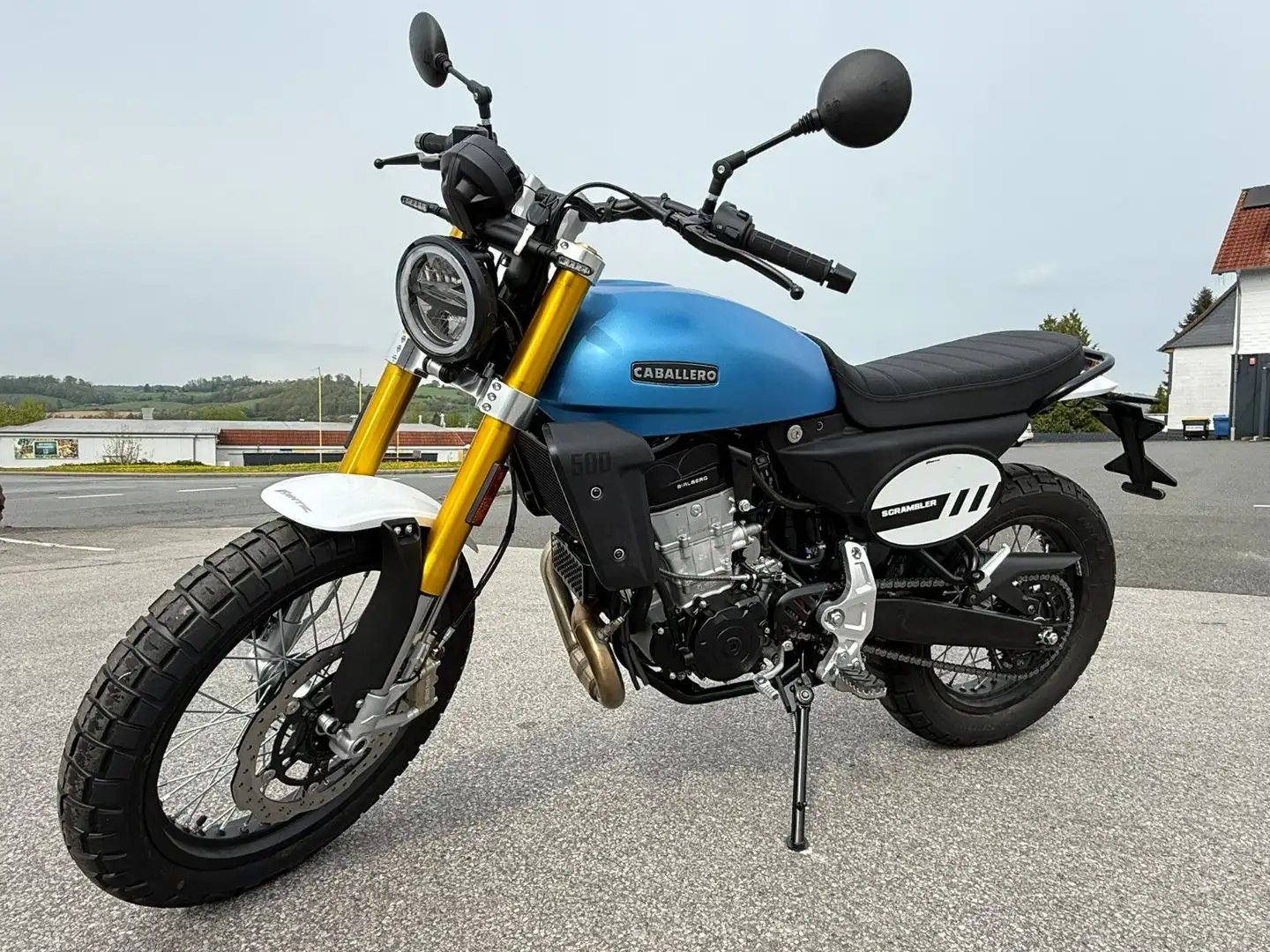 Fantic Caballero 500 ABS Scrambler Modell 2025 Albastru - 1