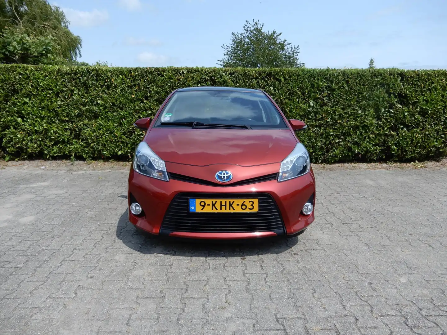 Toyota Yaris 1.5 Full Hybrid Dynamic Rojo - 2
