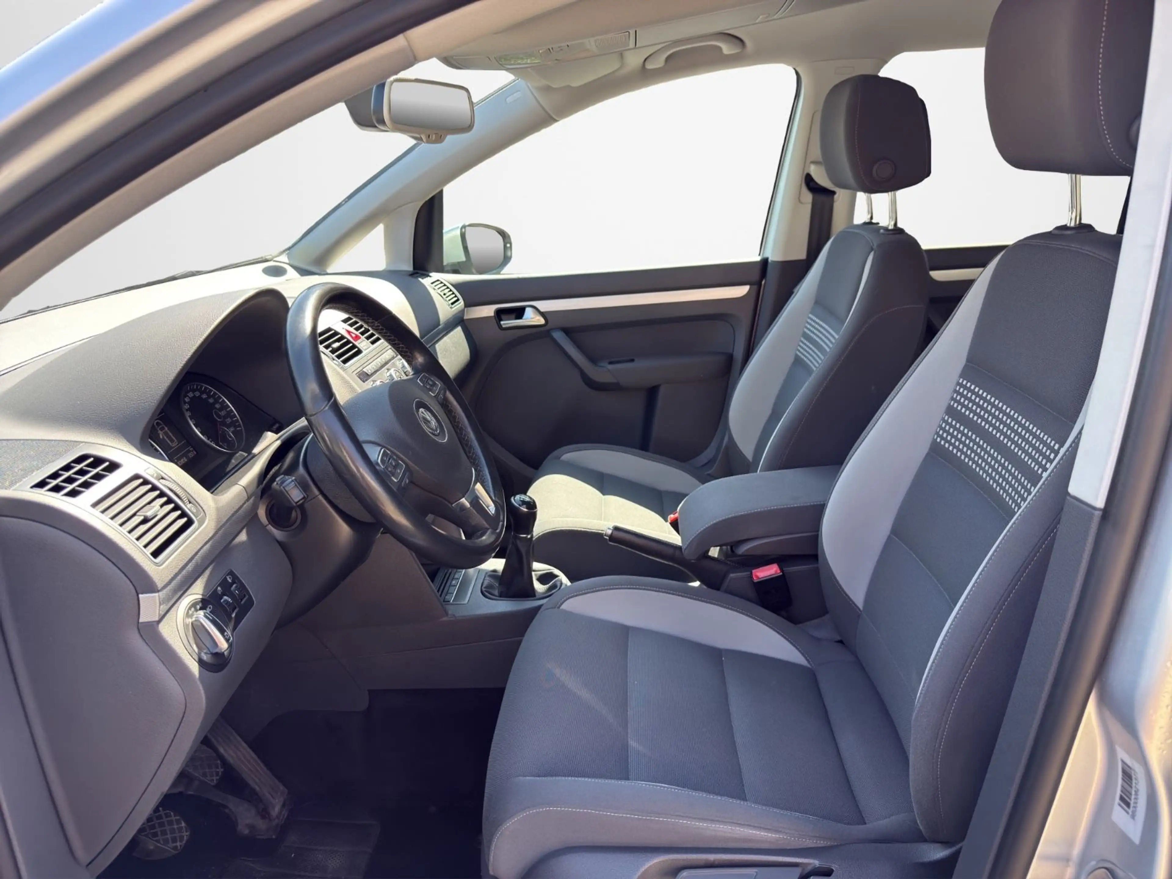 Volkswagen Touran Life — photo 7