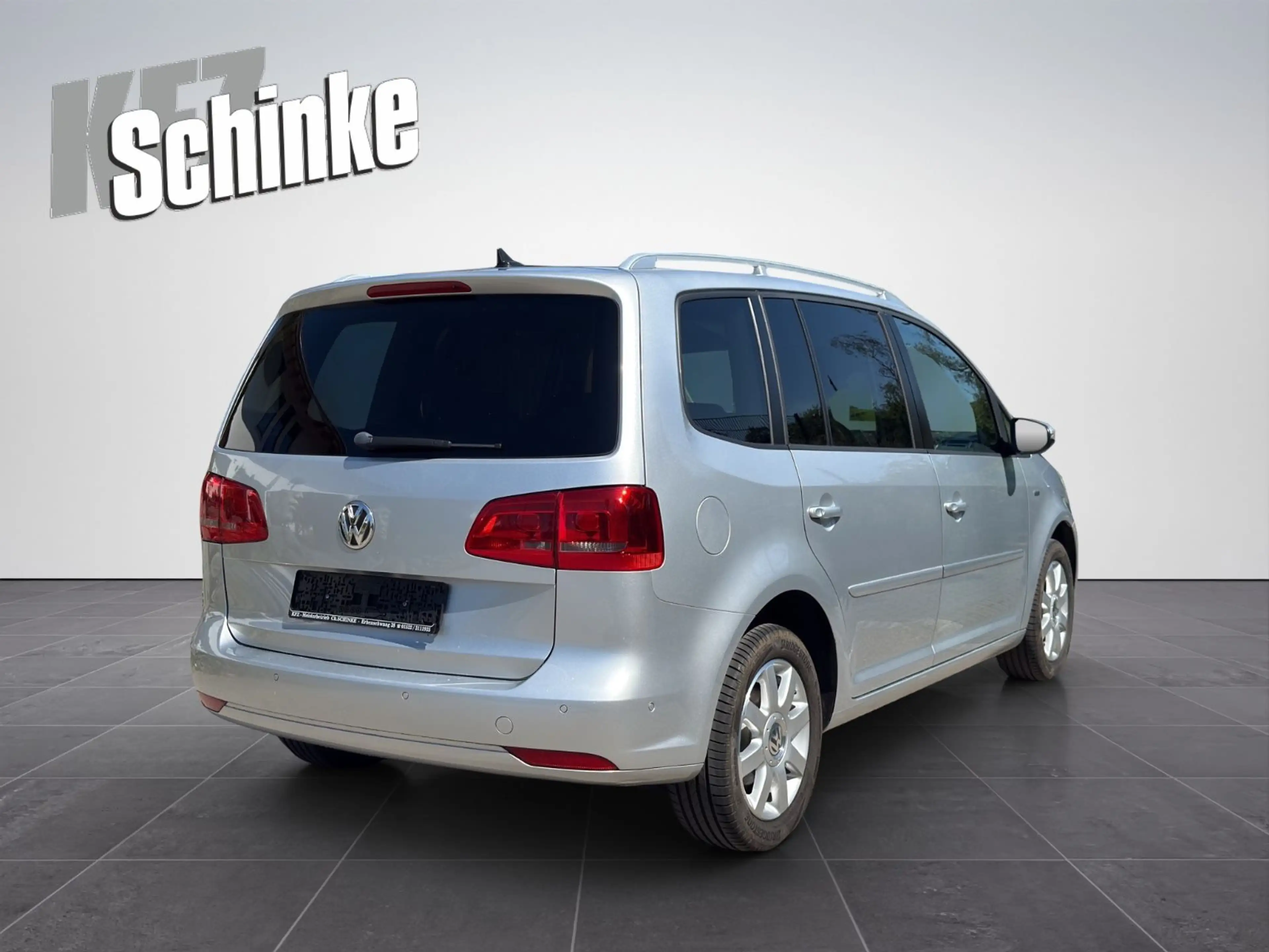 Volkswagen Touran Life — photo 4