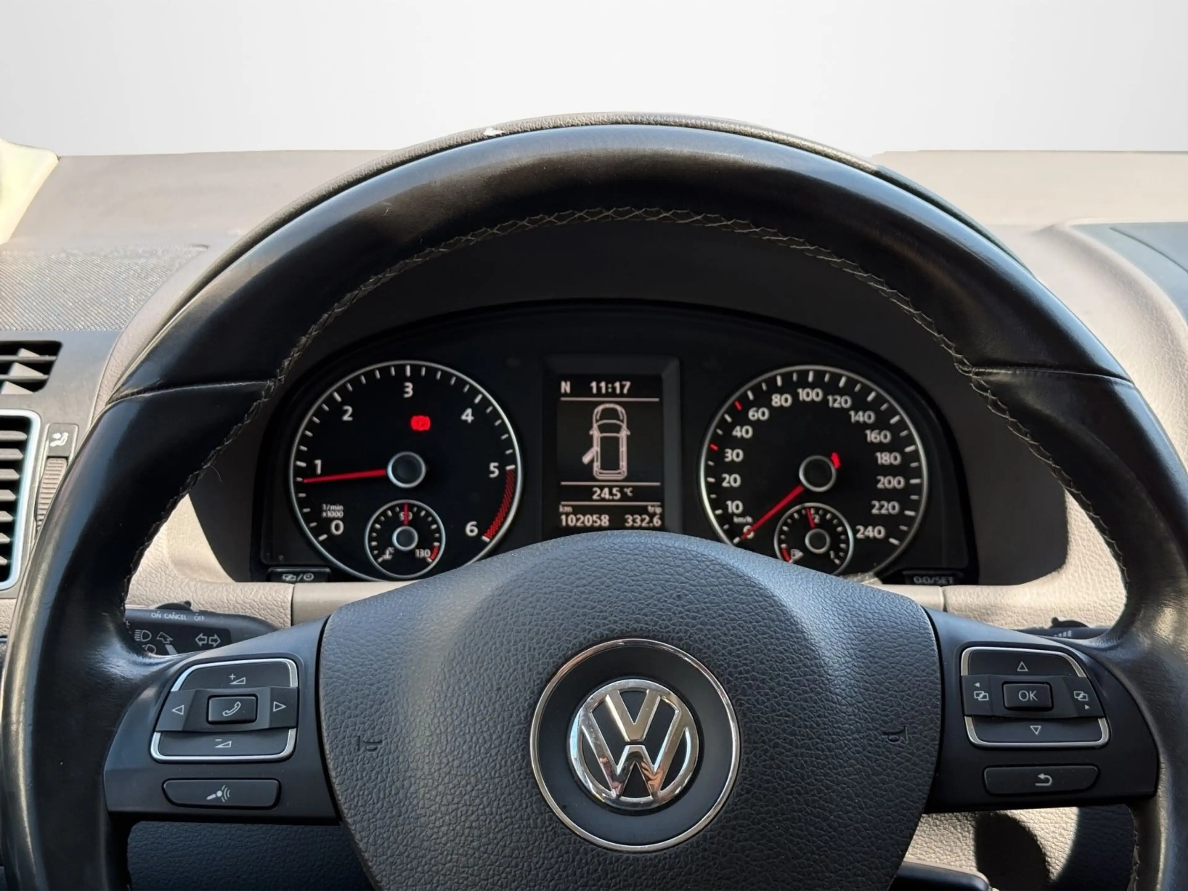 Volkswagen Touran Life — photo 12