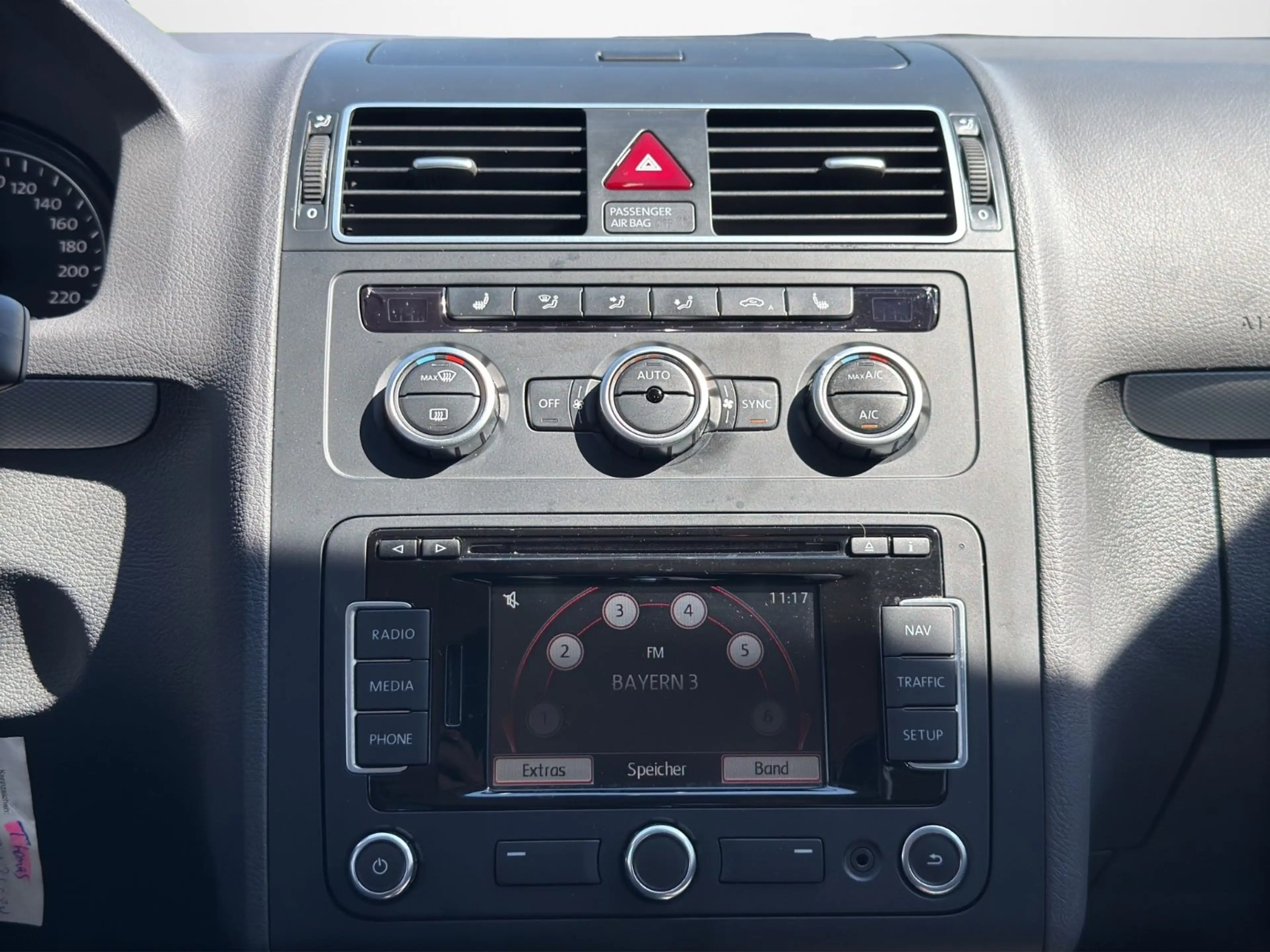 Volkswagen Touran Life — photo 15