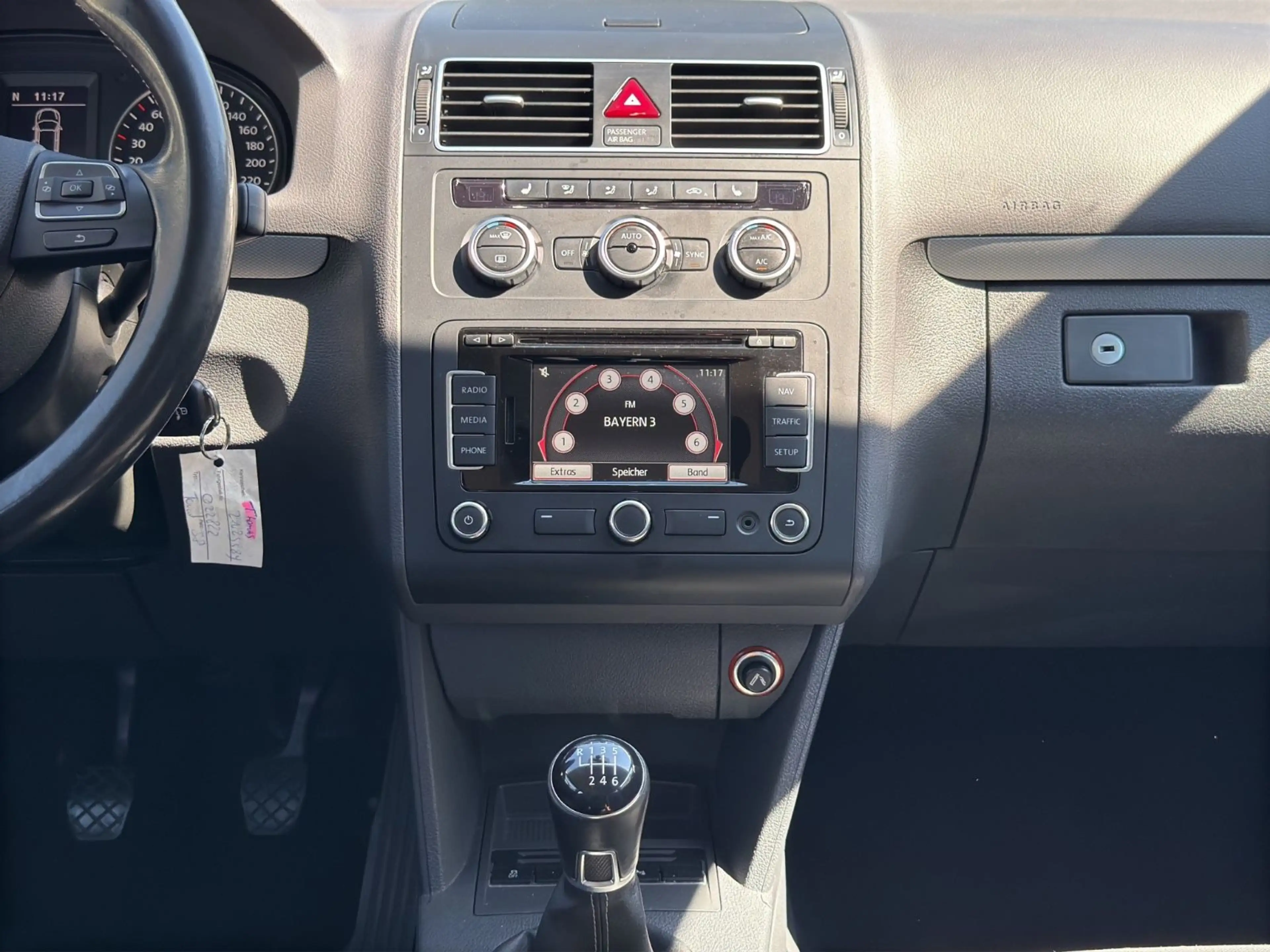 Volkswagen Touran Life — photo 14