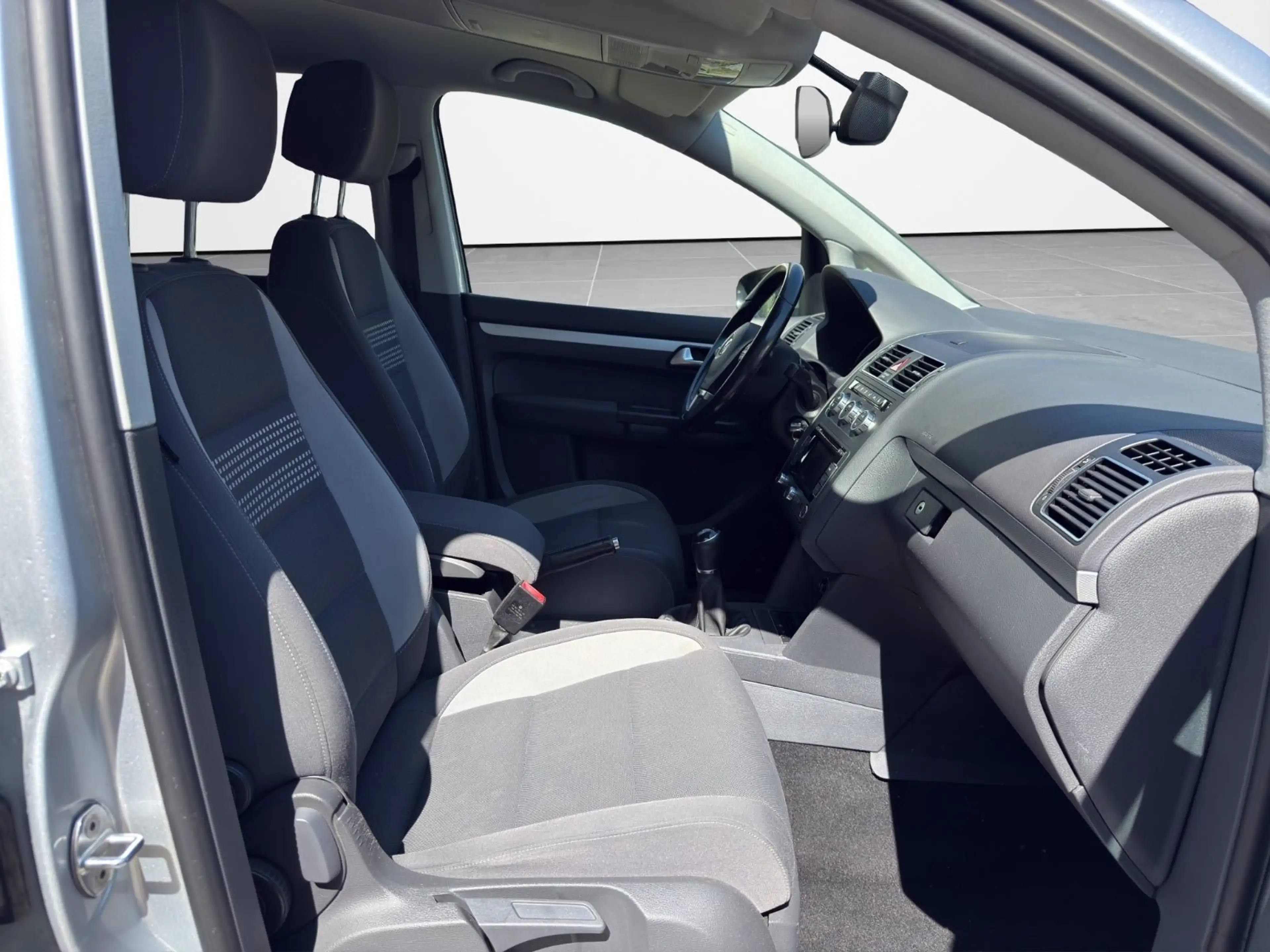 Volkswagen Touran Life — photo 8