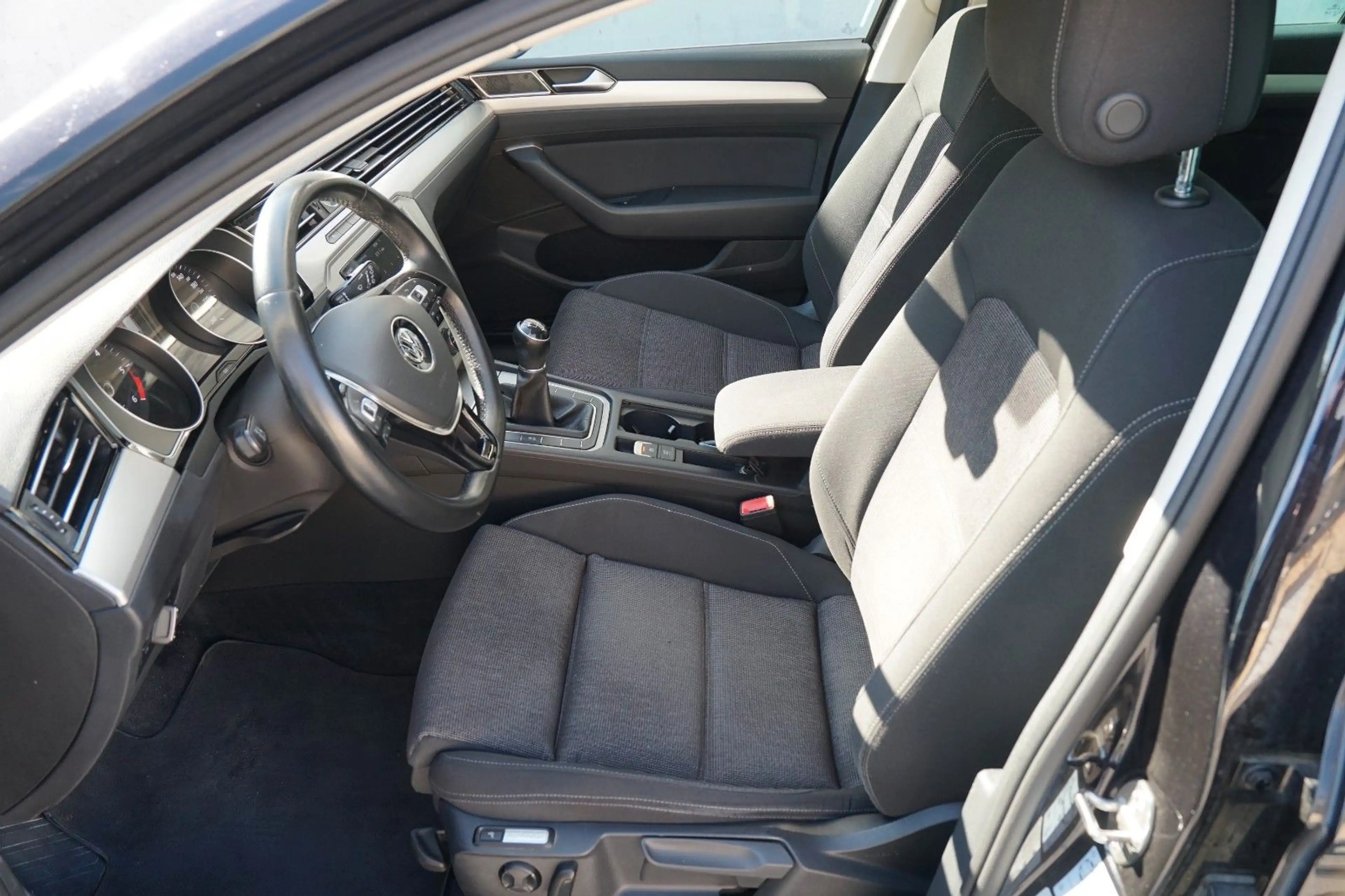 Volkswagen Passat Variant *NAVI*MASSAGE*LED*AHK* — photo 14