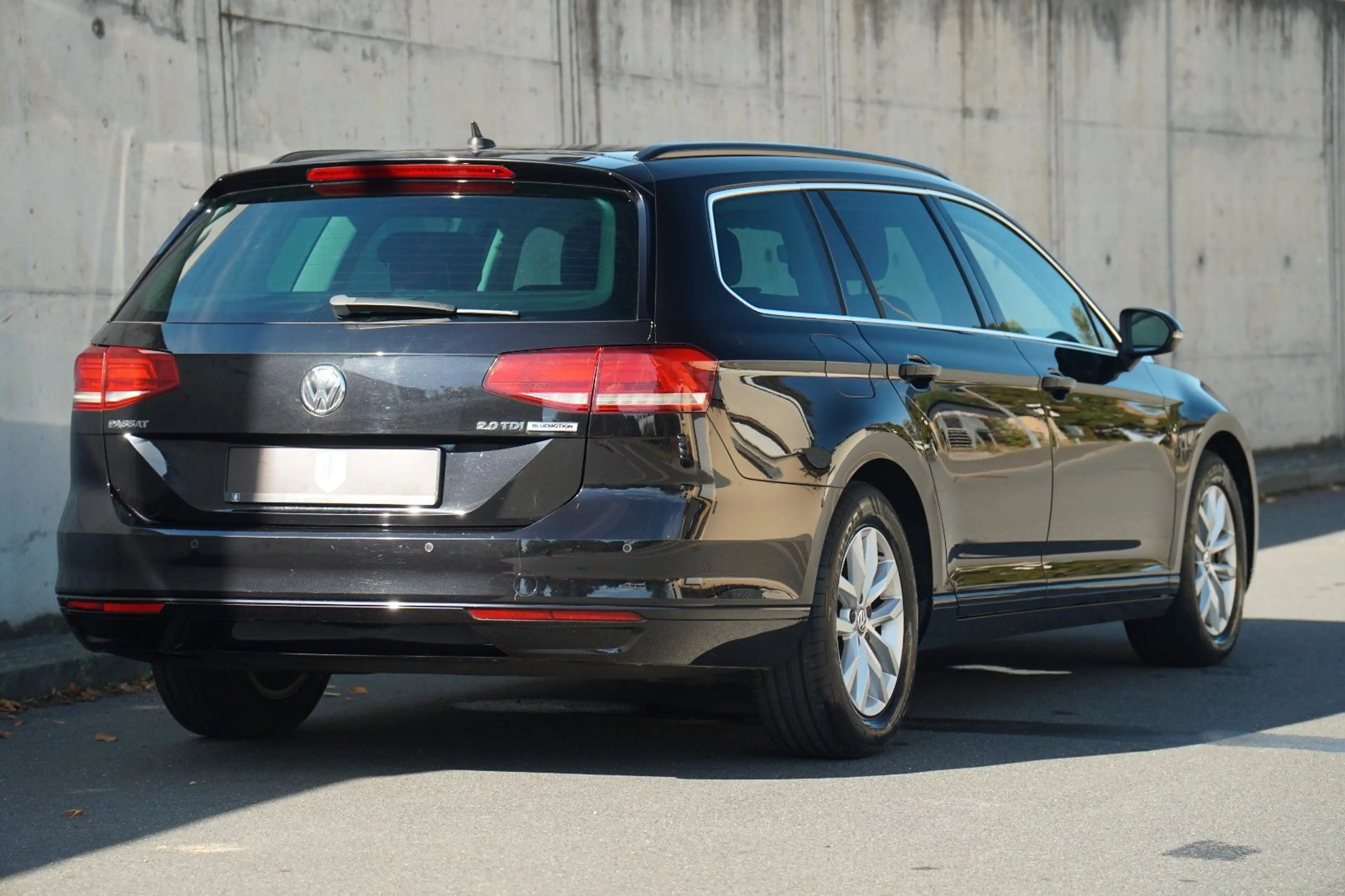 Volkswagen Passat Variant *NAVI*MASSAGE*LED*AHK* — photo 9