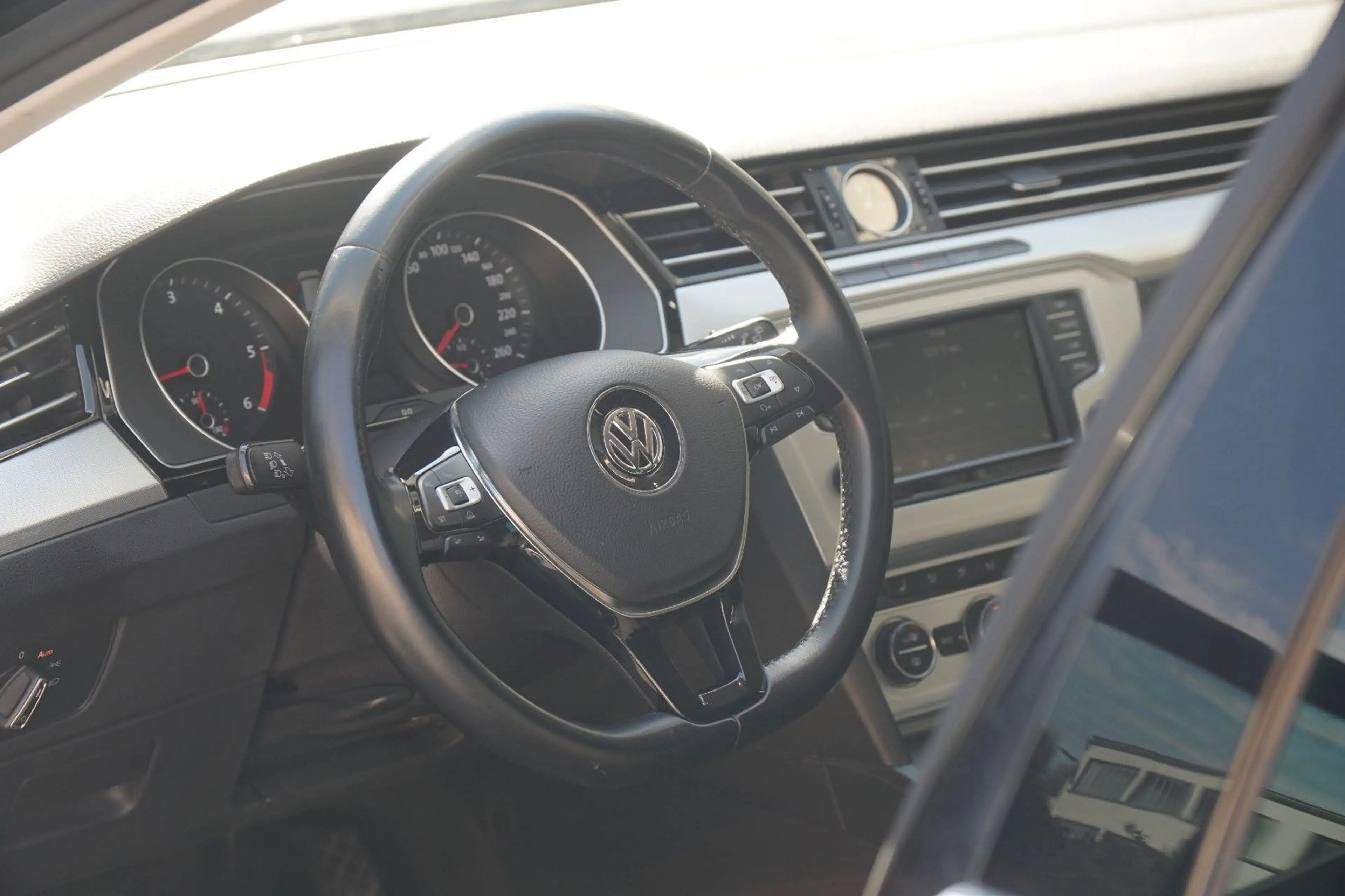 Volkswagen Passat Variant *NAVI*MASSAGE*LED*AHK* — photo 15