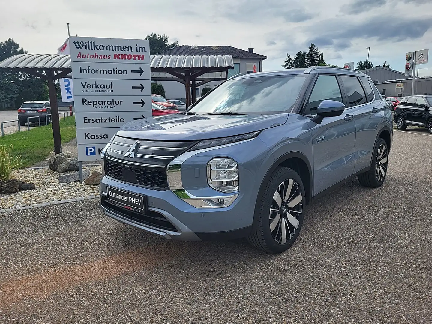 Mitsubishi Outlander 2,4 PHEV S-AWC Intense Grau - 1