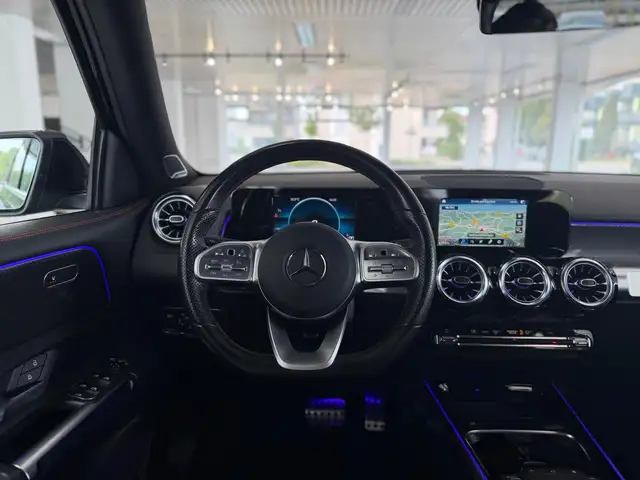Mercedes-Benz GLB view 9