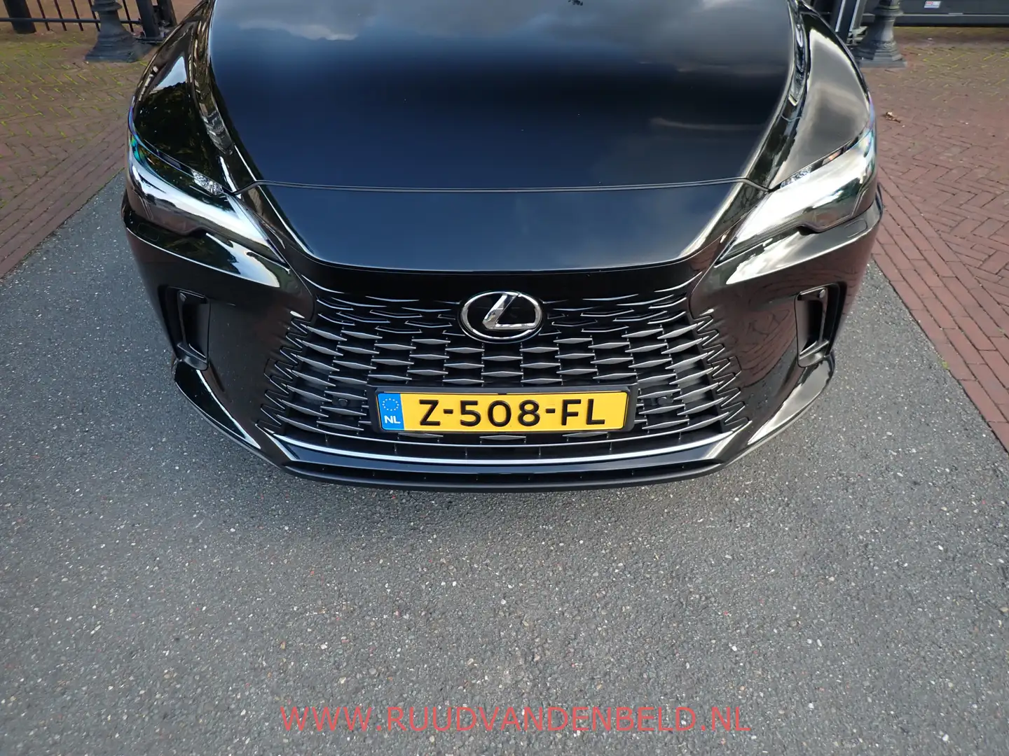 Lexus RX 450h 450h+ Plug-in Hybrid Comfort Line 2024 Noir - 2