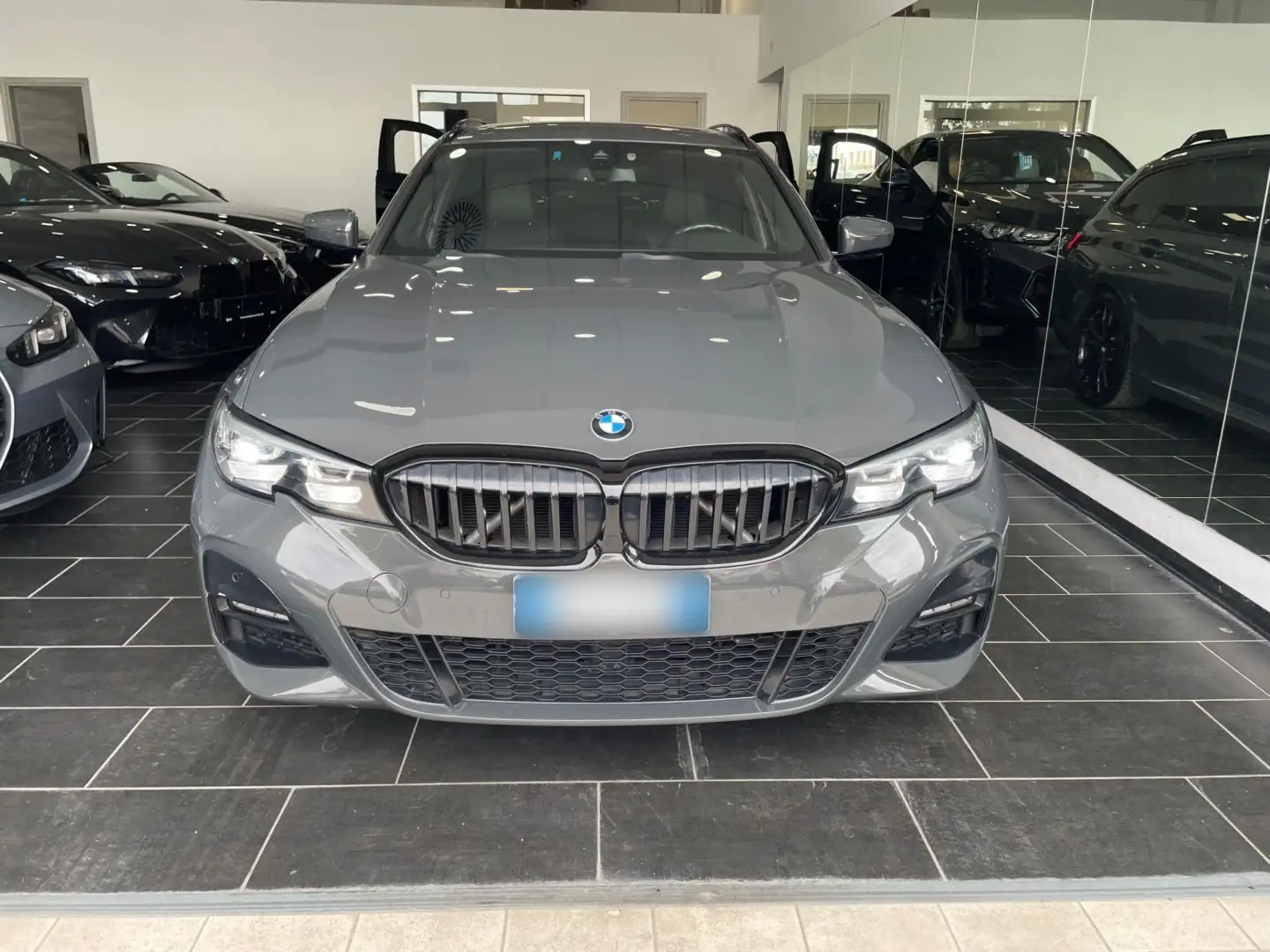 BMW 318 318d Touring M-Sport msport Led PDC Clima3Zone Grau - 2