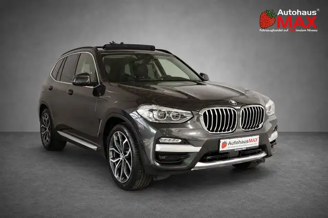 BMW X3 view 8