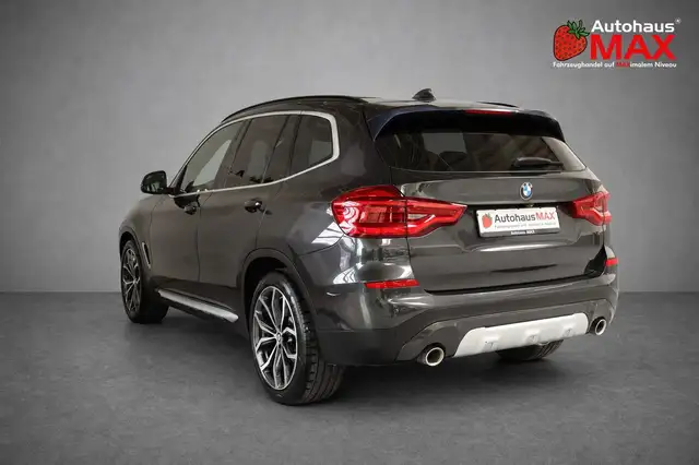 BMW X3 view 3