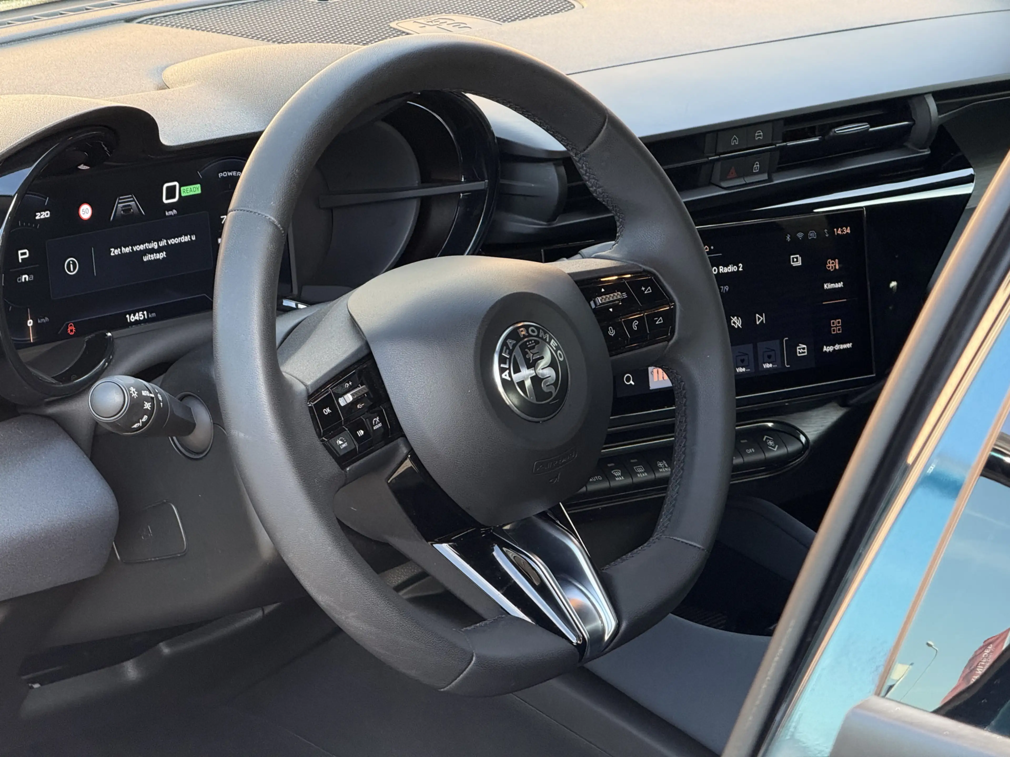 Alfa Romeo Junior Elettrica 54 kWh Navi / Carplay / Adapt. Cruise / — photo 7