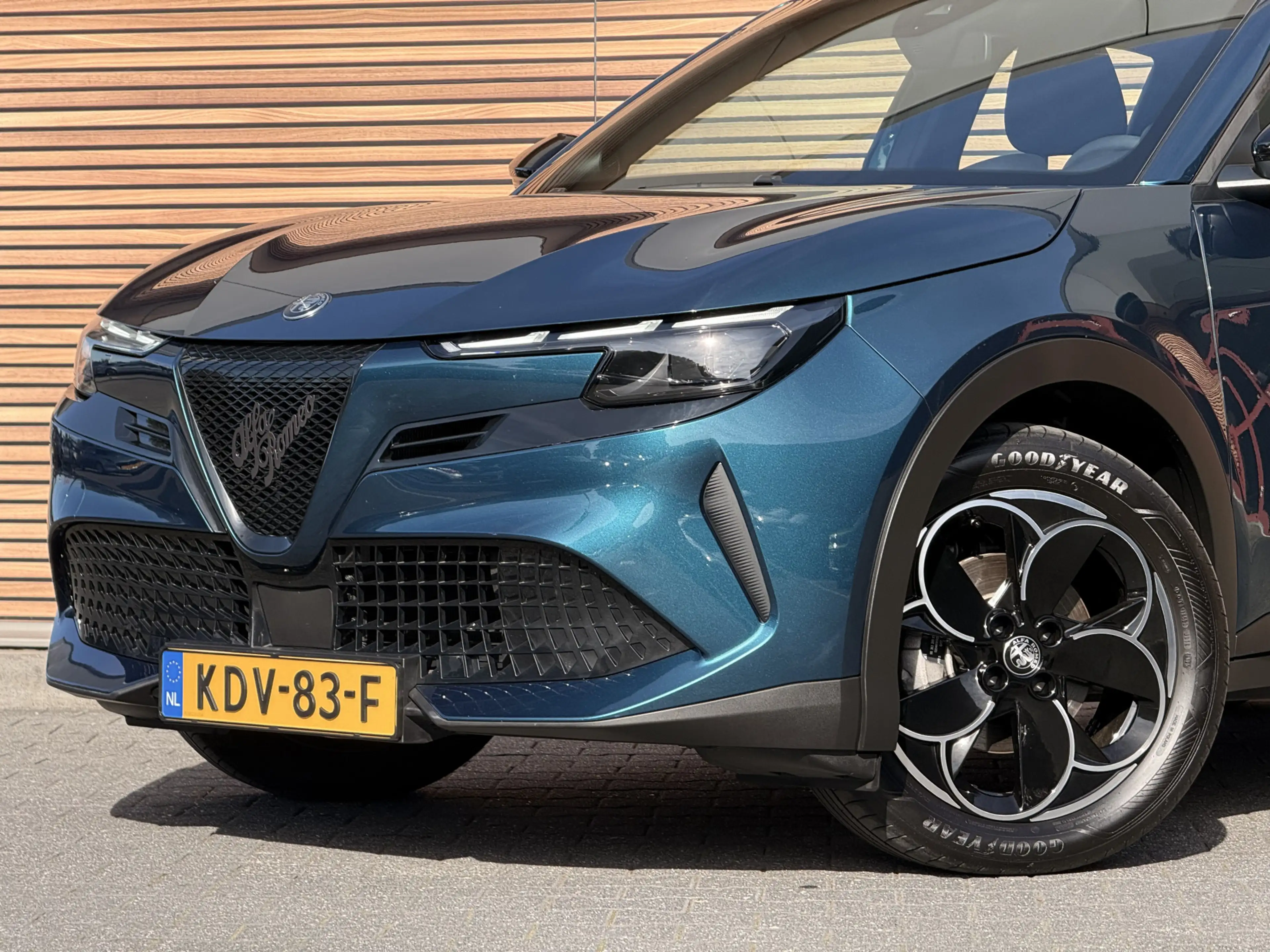 Alfa Romeo Junior Elettrica 54 kWh Navi / Carplay / Adapt. Cruise / — photo 8