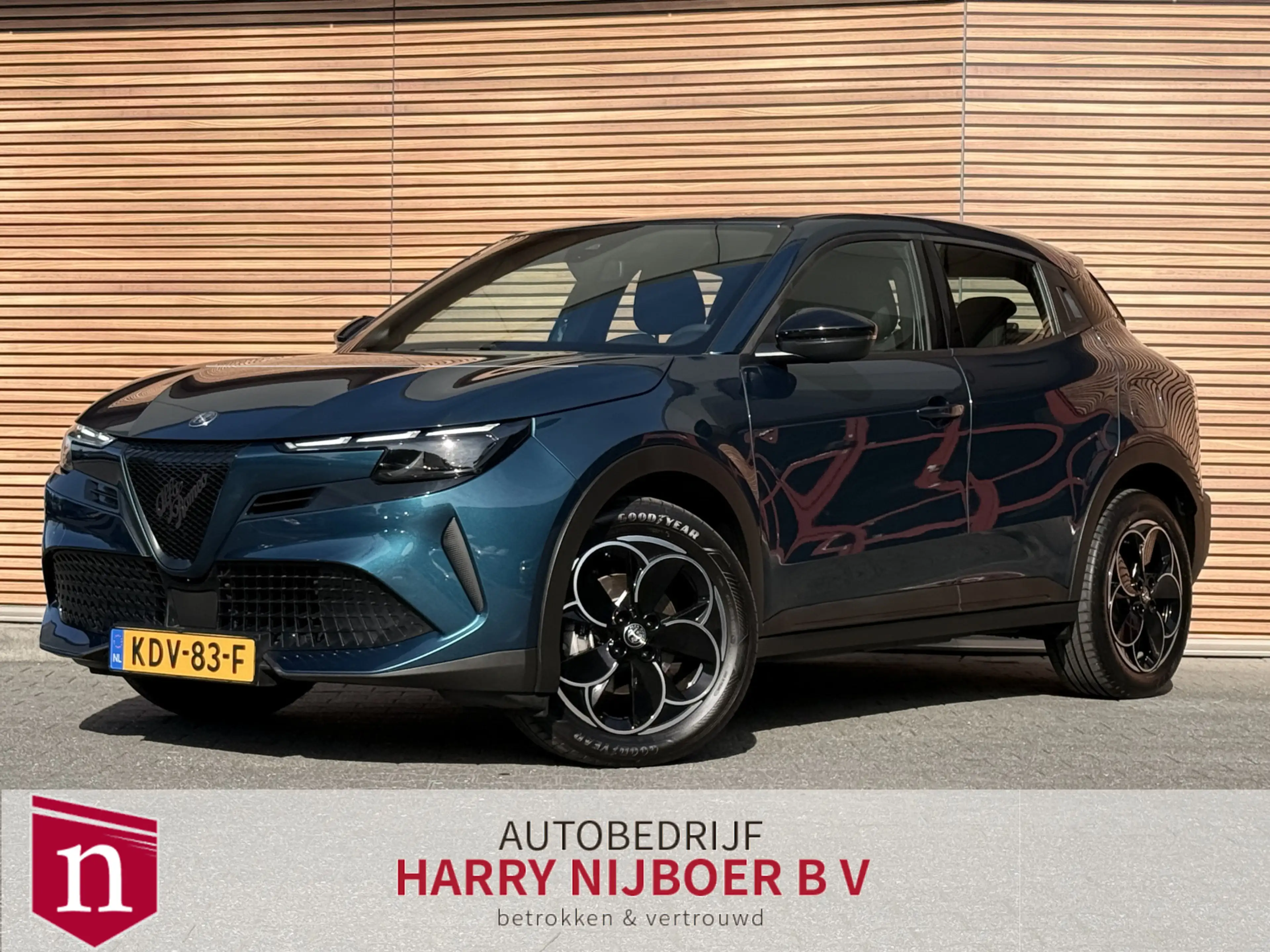 Alfa Romeo Junior Elettrica 54 kWh Navi / Carplay / Adapt. Cruise /