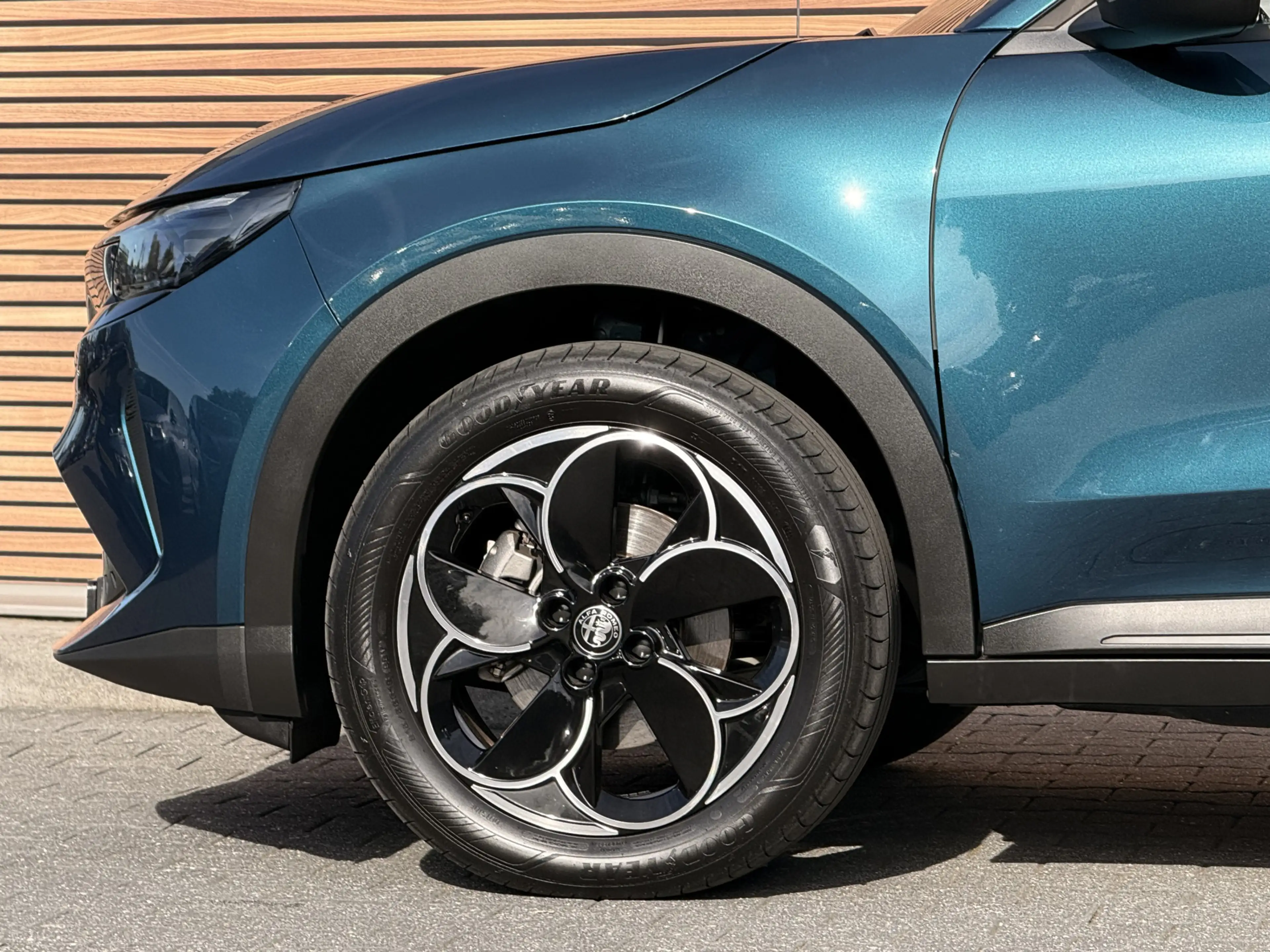 Alfa Romeo Junior Elettrica 54 kWh Navi / Carplay / Adapt. Cruise / — photo 14
