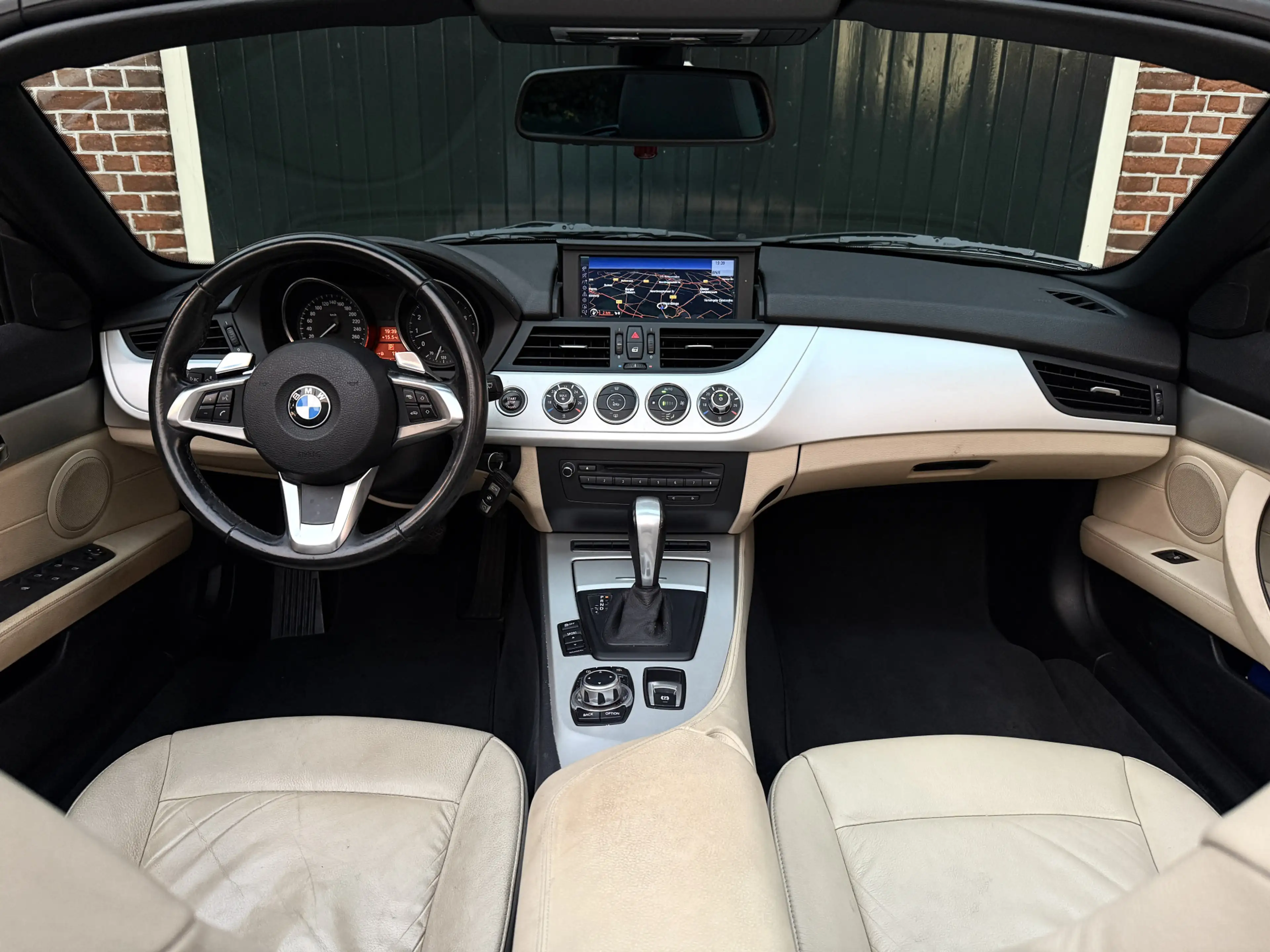 BMW Z4 [E89] sDrive23i Aut. l Navi l 19" l Leder l Climat — photo 3