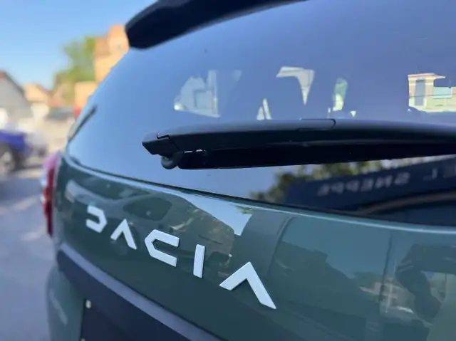 Dacia Duster view 8