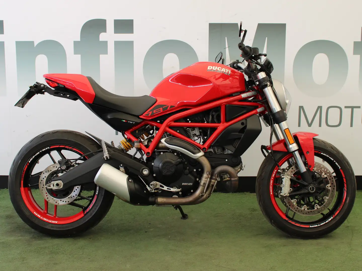 Ducati Monster 797 - 1
