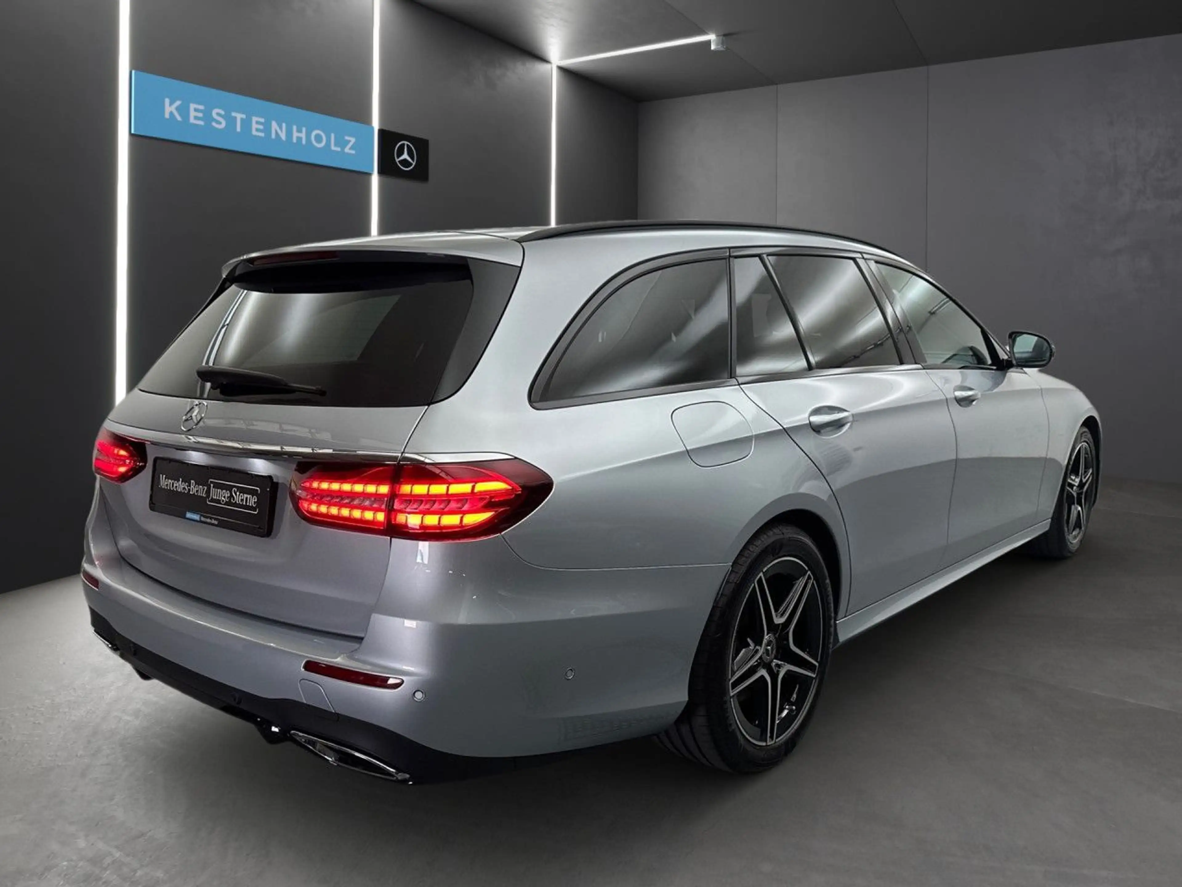 Mercedes-Benz E 400 d T 4M AMG Fahrass WideScreen Distr+ LED PTS — photo 4