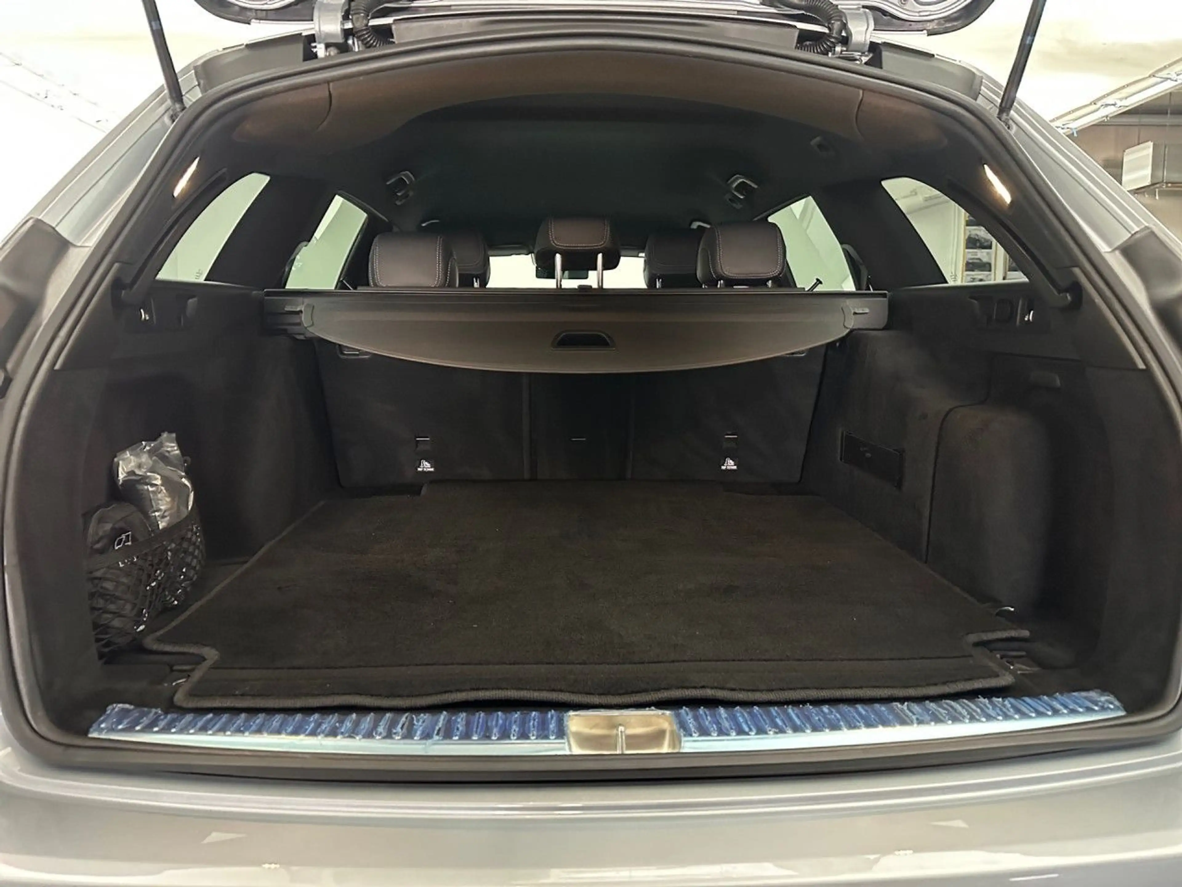 Mercedes-Benz E 400 d T 4M AMG Fahrass WideScreen Distr+ LED PTS — photo 14