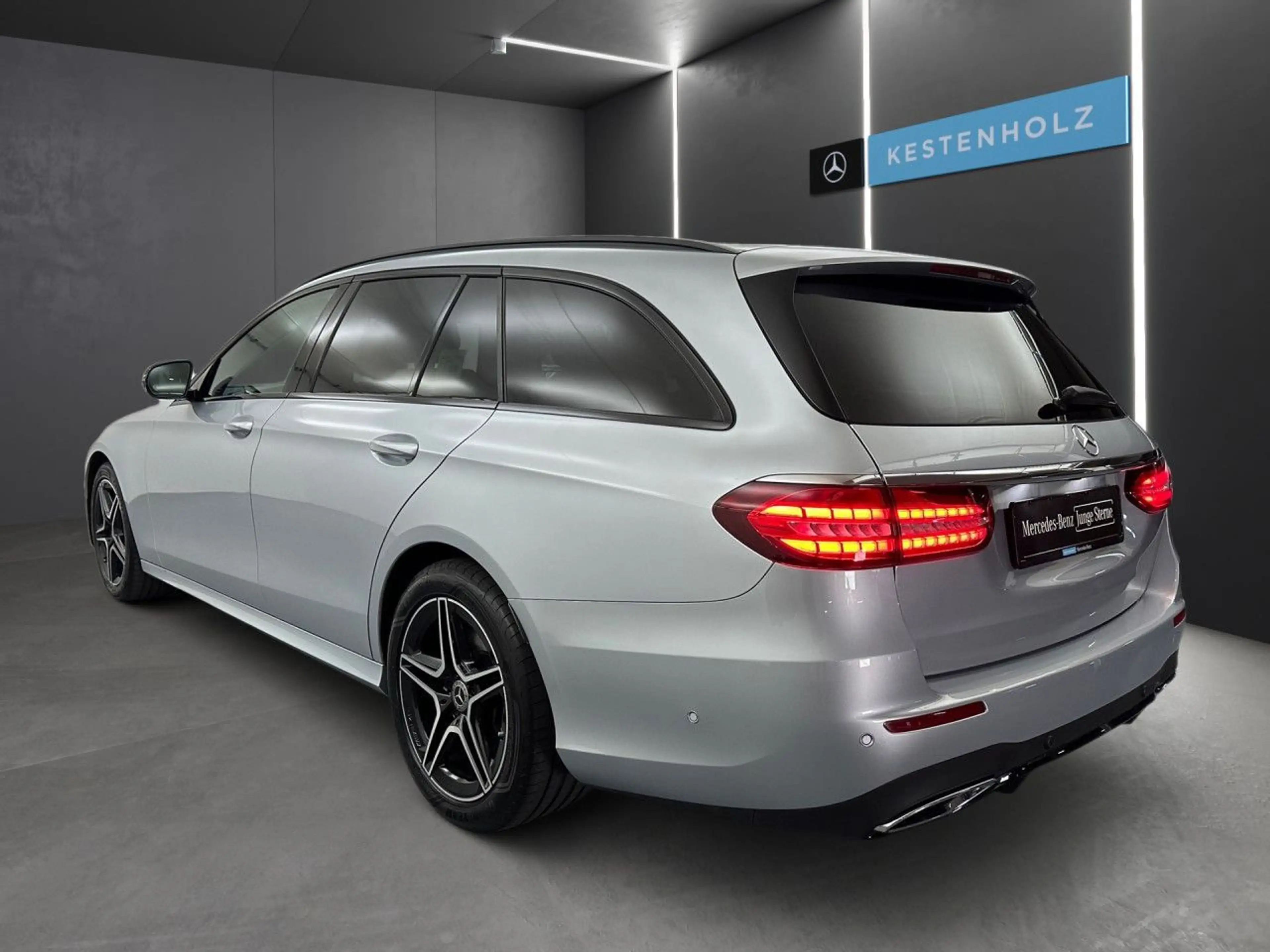 Mercedes-Benz E 400 d T 4M AMG Fahrass WideScreen Distr+ LED PTS — photo 5