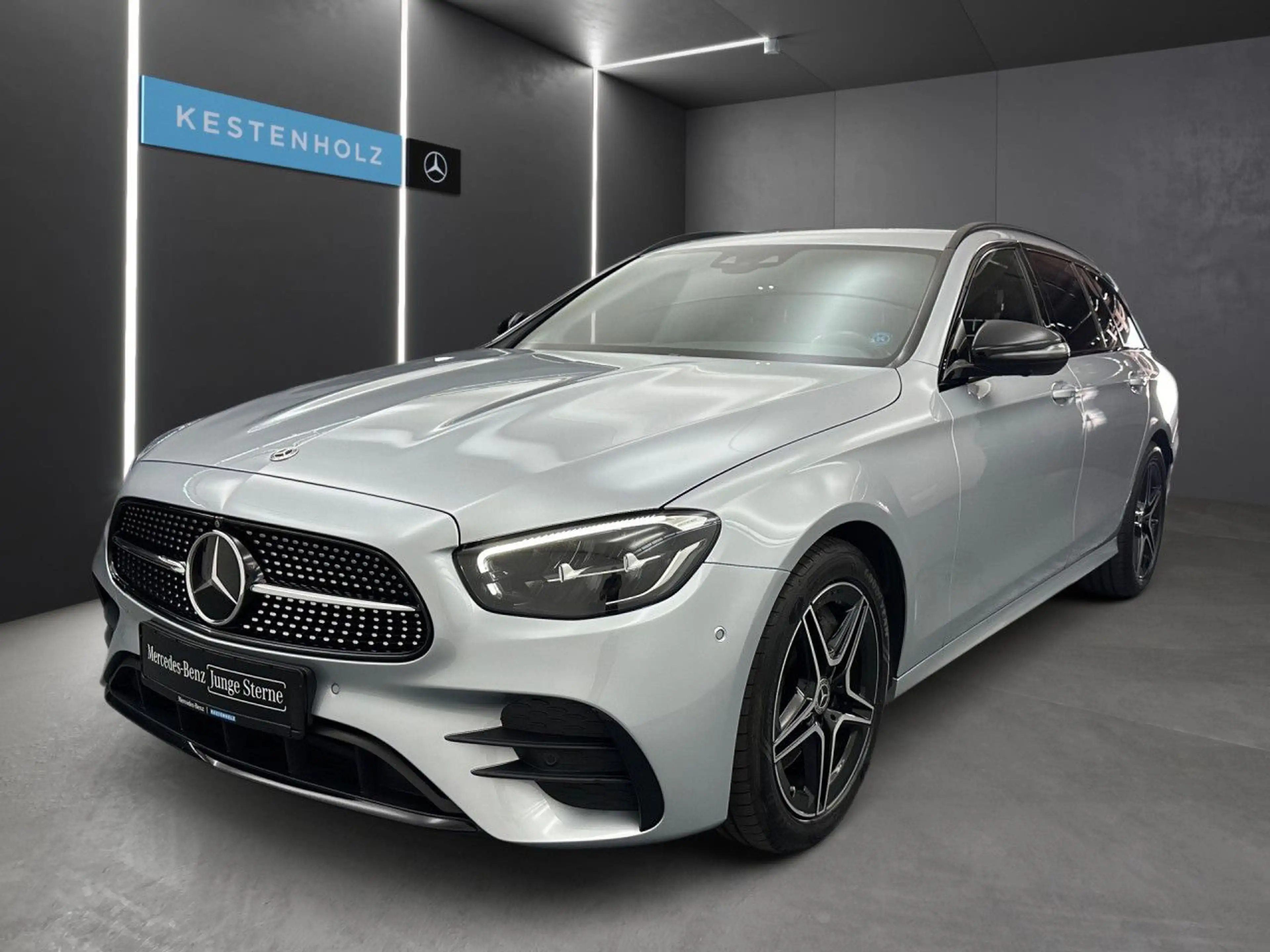 Mercedes-Benz E 400 d T 4M AMG Fahrass WideScreen Distr+ LED PTS — photo 2