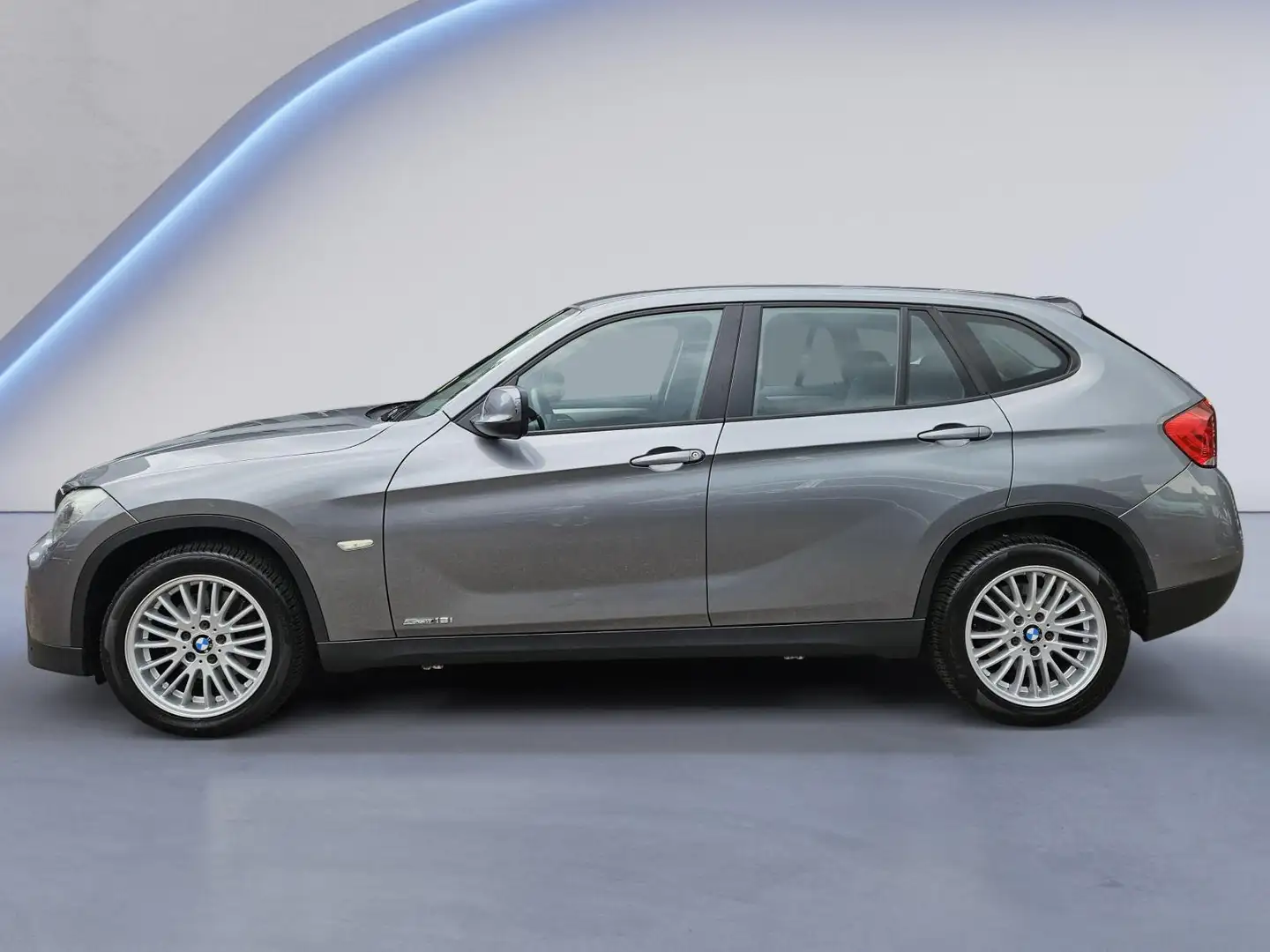 BMW X1 sDrive18i /Apple Carplay/Airco/Parkeersens.V+A/Ele Grau - 2