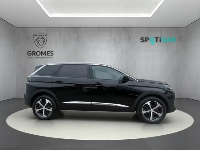 Peugeot 5008 view 2