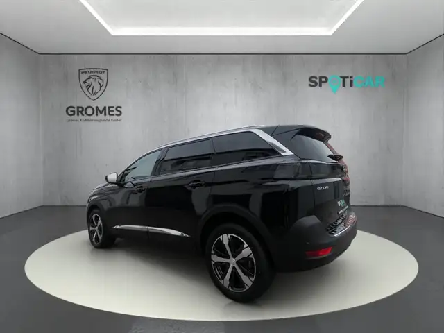 Peugeot 5008 view 5