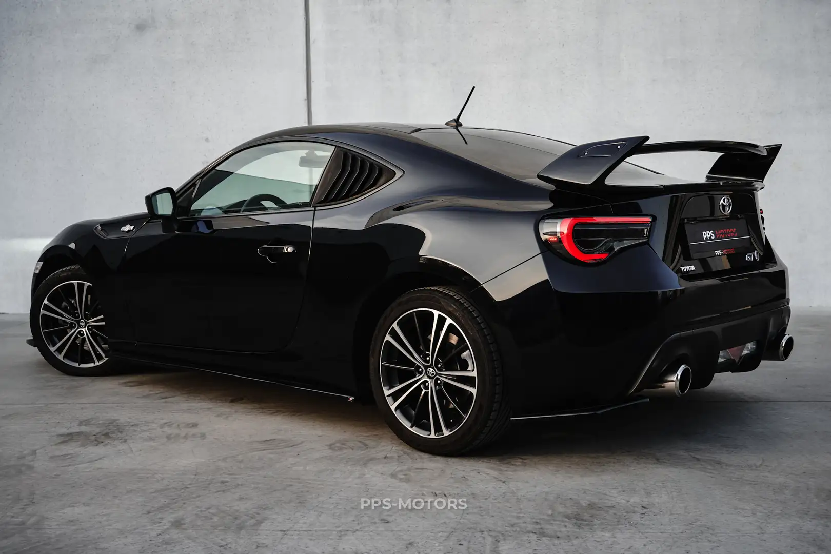 Toyota GT86 2.0i Boxer Sport | MAXTON | CARBON FORGED STUUR Schwarz - 2