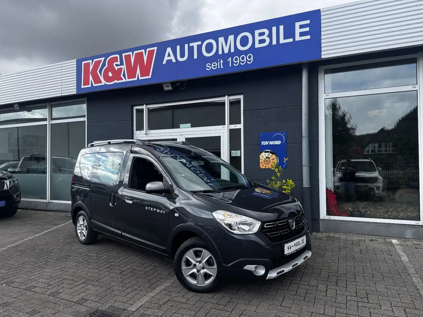 Dacia Dokker StepwayPro NAVI+CAM KLIMA AHK WINTERRÄDER Grau - 1
