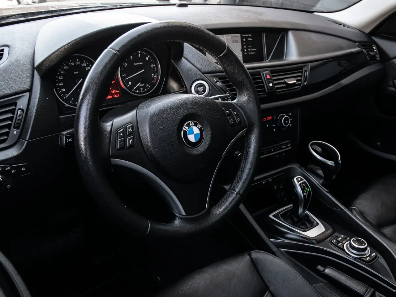 BMW X1 снимка BMW X1