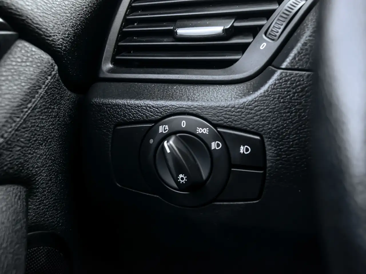 BMW X1 снимка BMW X1