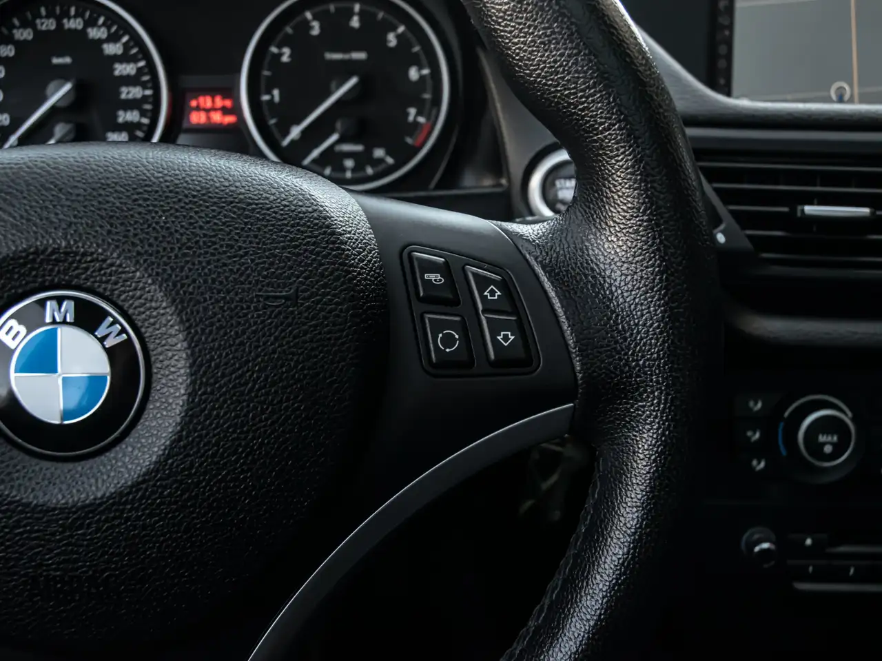 BMW X1 снимка BMW X1