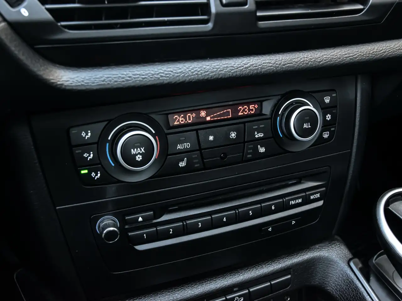BMW X1 снимка BMW X1