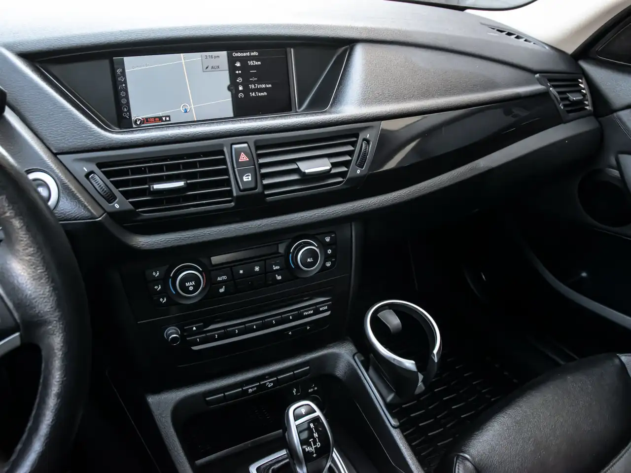 BMW X1 снимка BMW X1