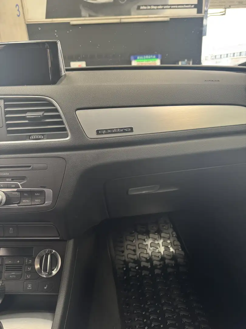 Audi Q3 2,0 TDI quattro Sport S-tronic Schwarz - 1