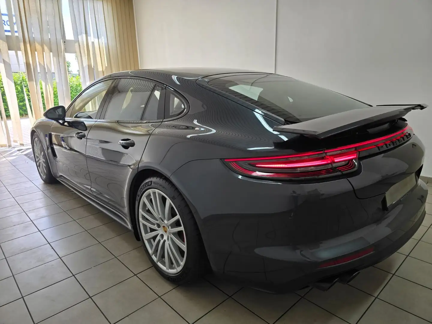 Porsche Panamera 4.0 V8 GTS Matrix Carbon Luft Burmester NP160T€ Grau - 2