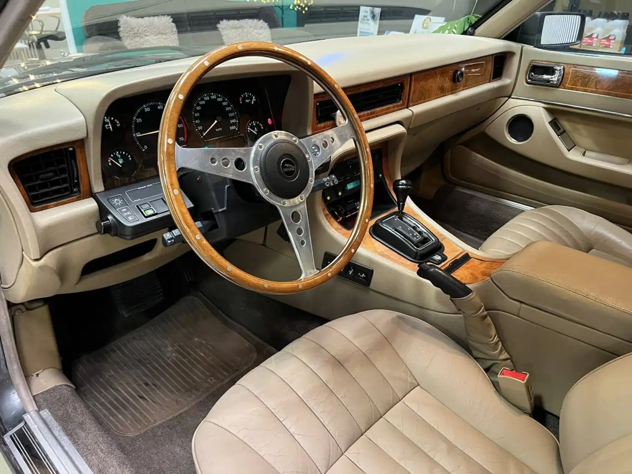 Jaguar XJ Berlina Automático de 4 Puertas, foto 9