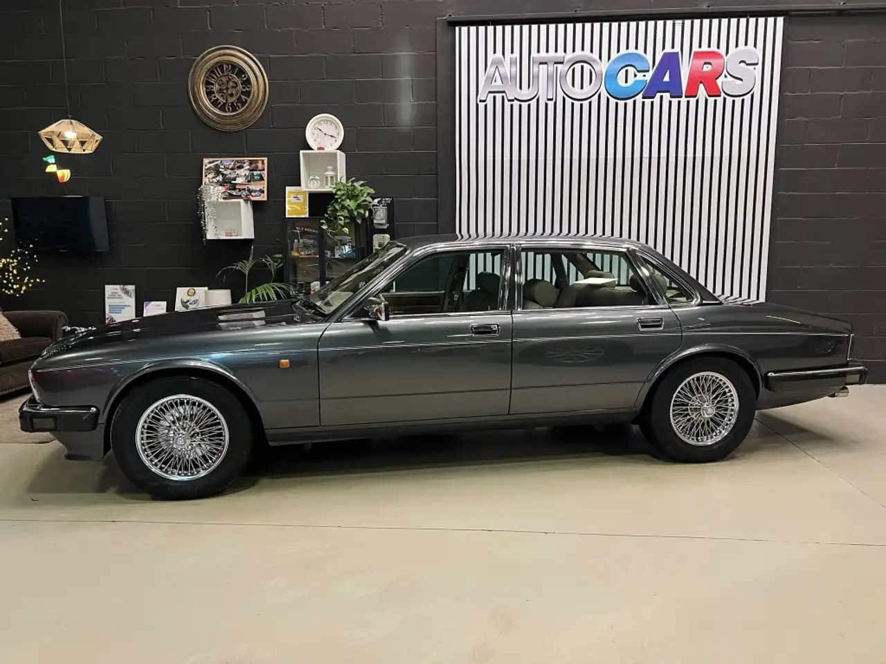 Jaguar XJ Berlina Automático de 4 Puertas, foto 4