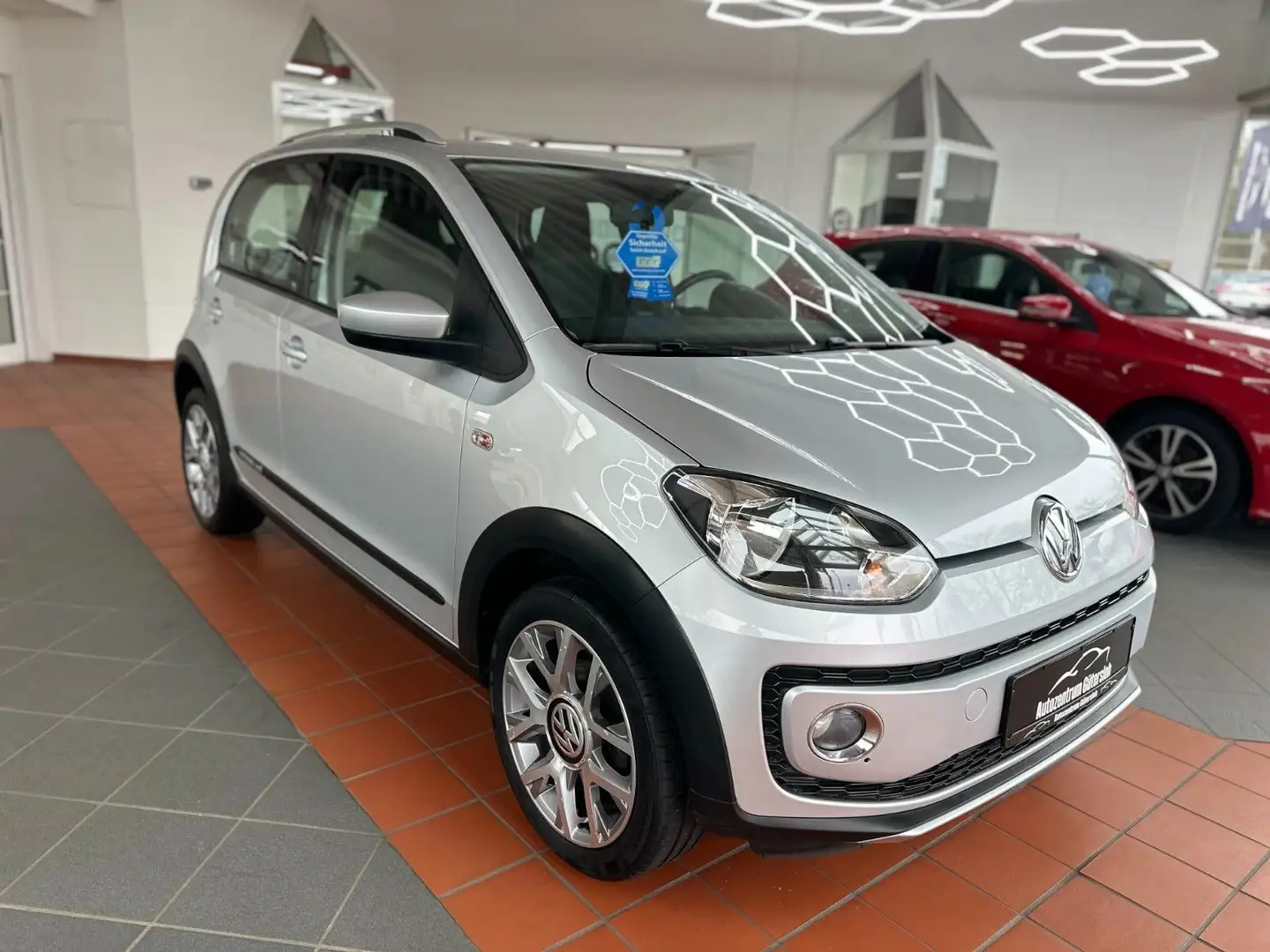 Volkswagen up! * NAVI / SITZ-H. / 2. Hand / Garantie* Plateado - 2