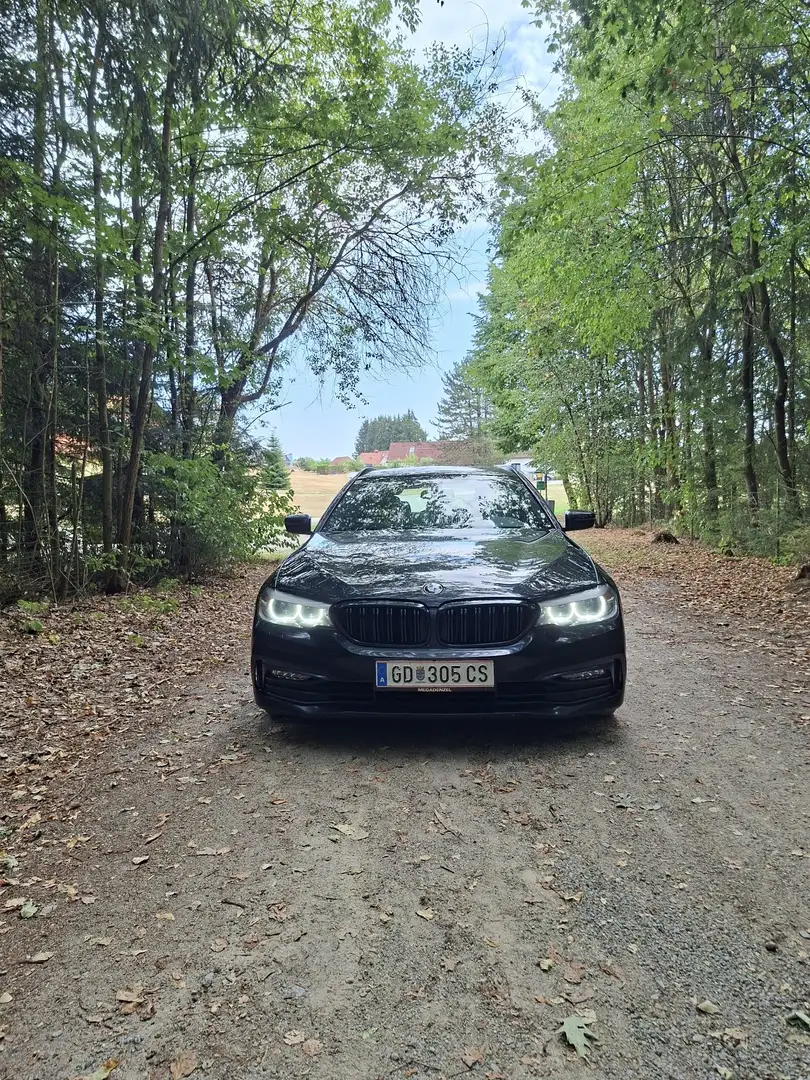 BMW 520 Sportline Model 2018 Schwarz - 2