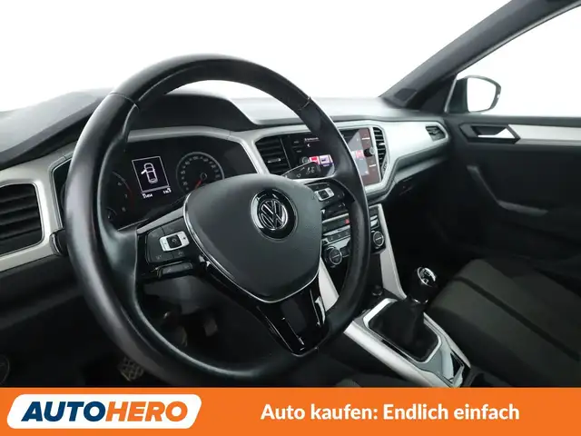 Volkswagen T-Roc view 11