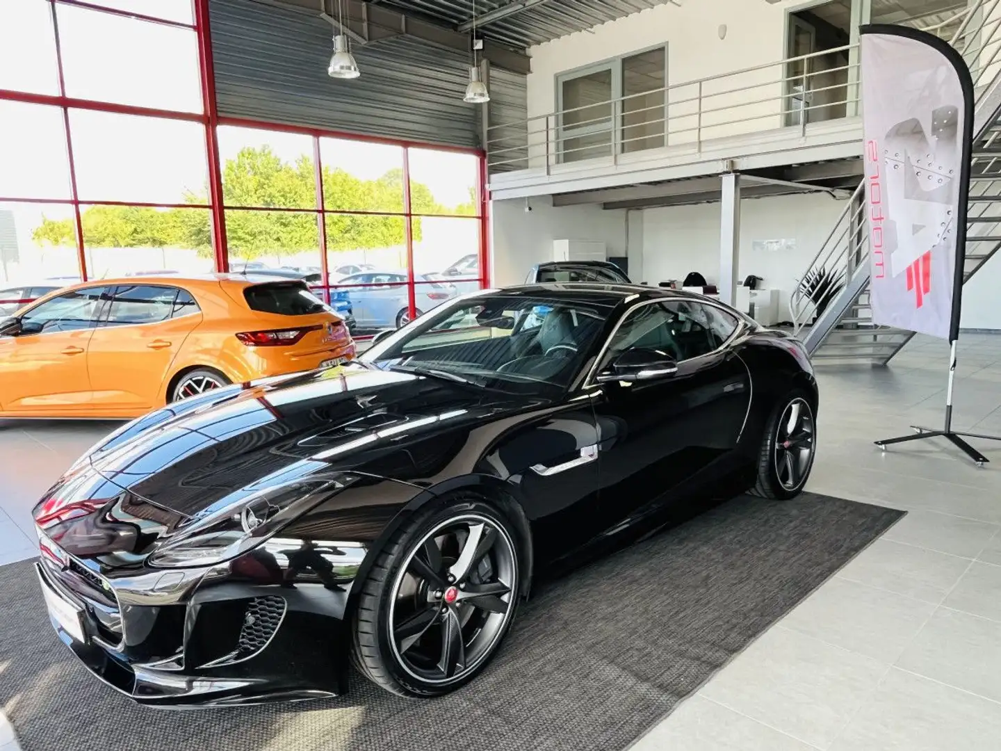 Jaguar F-Type COUPE 5,0 V8 550 R BVA8 AWD TOIT PANORAMIQUE GPS CAMERA BI-XENON HIFI MERIDIAN SIEGE PERFORMA Noir - 1