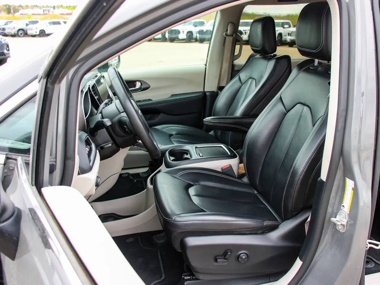 Chrysler Pacifica снимка Chrysler Pacifica