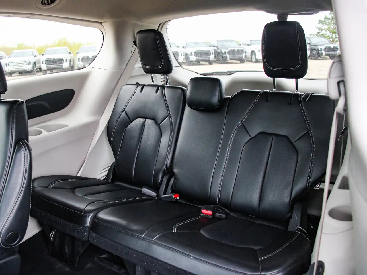 Chrysler Pacifica снимка Chrysler Pacifica